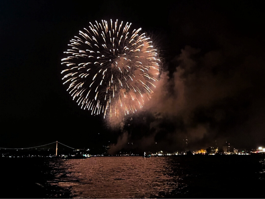 夏の恒例イベント！関門海峡花火大会を船上から満喫！